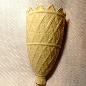 Irish Beleek 1985 Collectors Society Tassel Wall Pocket